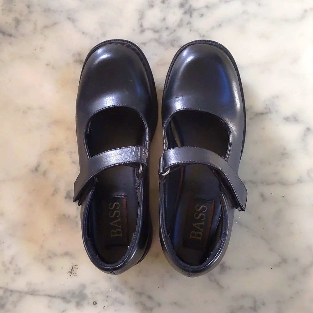 Bass Girl's Leather shoes.